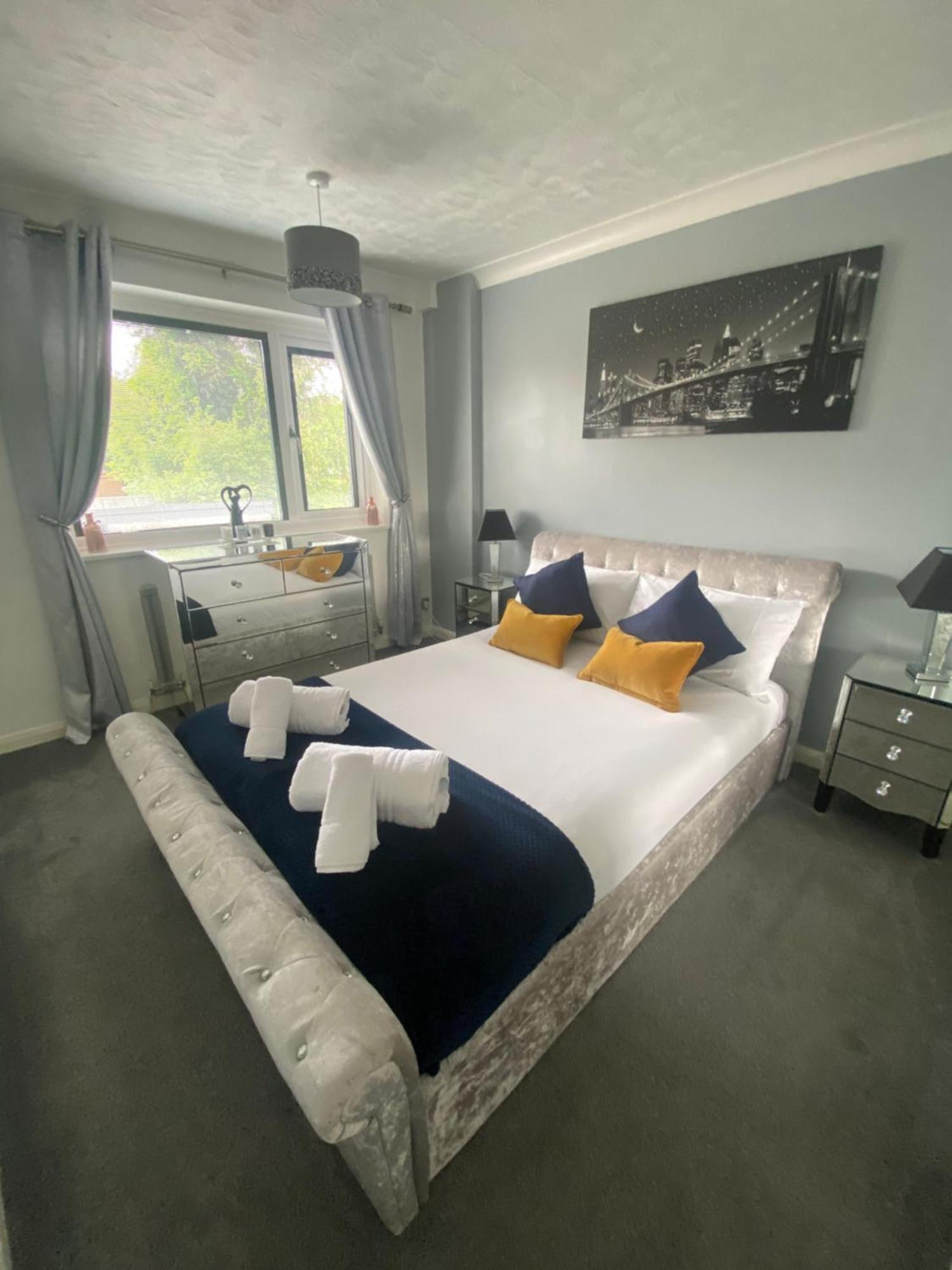 The Brook House - Spacious 3 Bed Home From Home In Burton Exterior photo