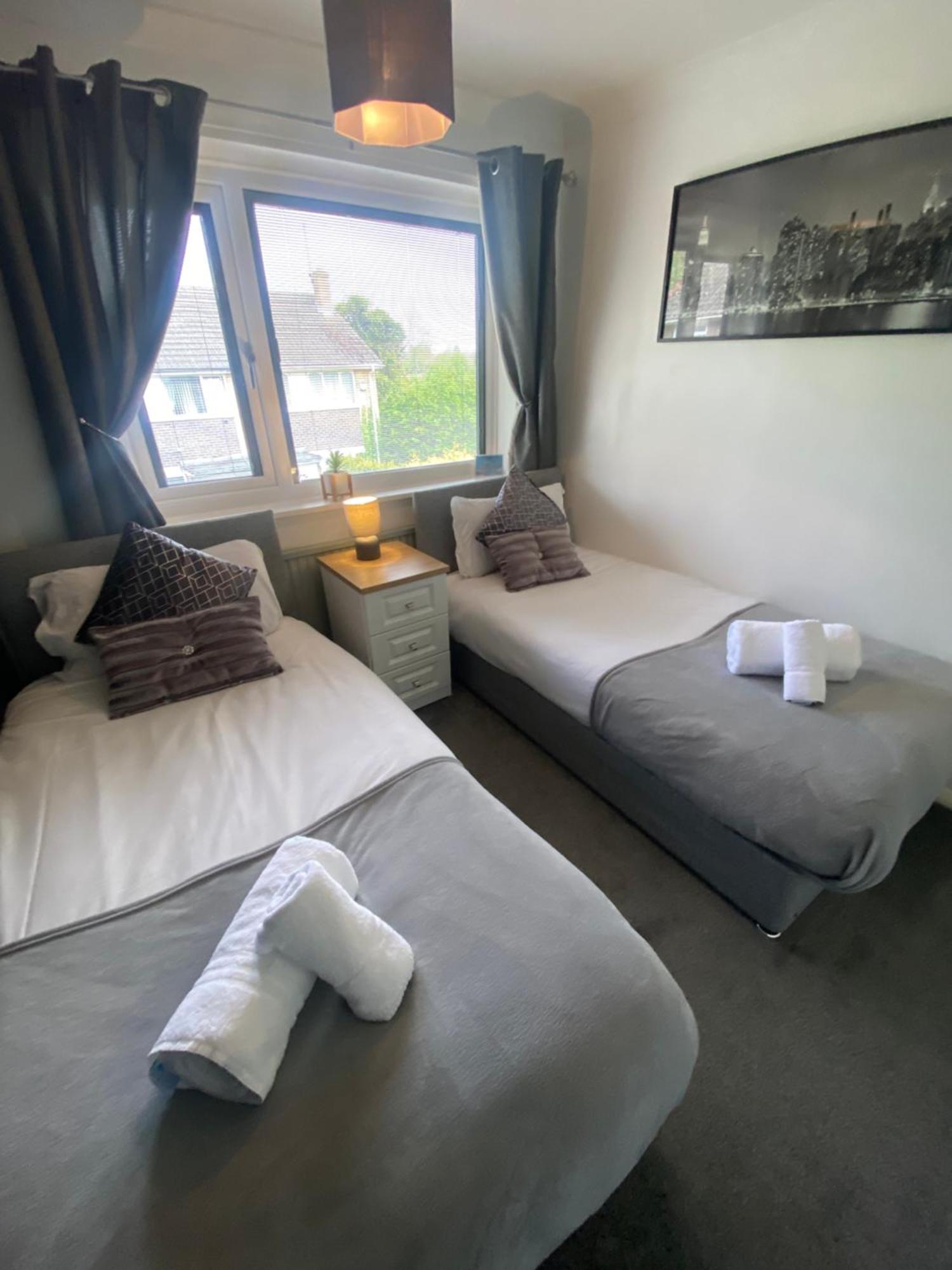 The Brook House - Spacious 3 Bed Home From Home In Burton Exterior photo
